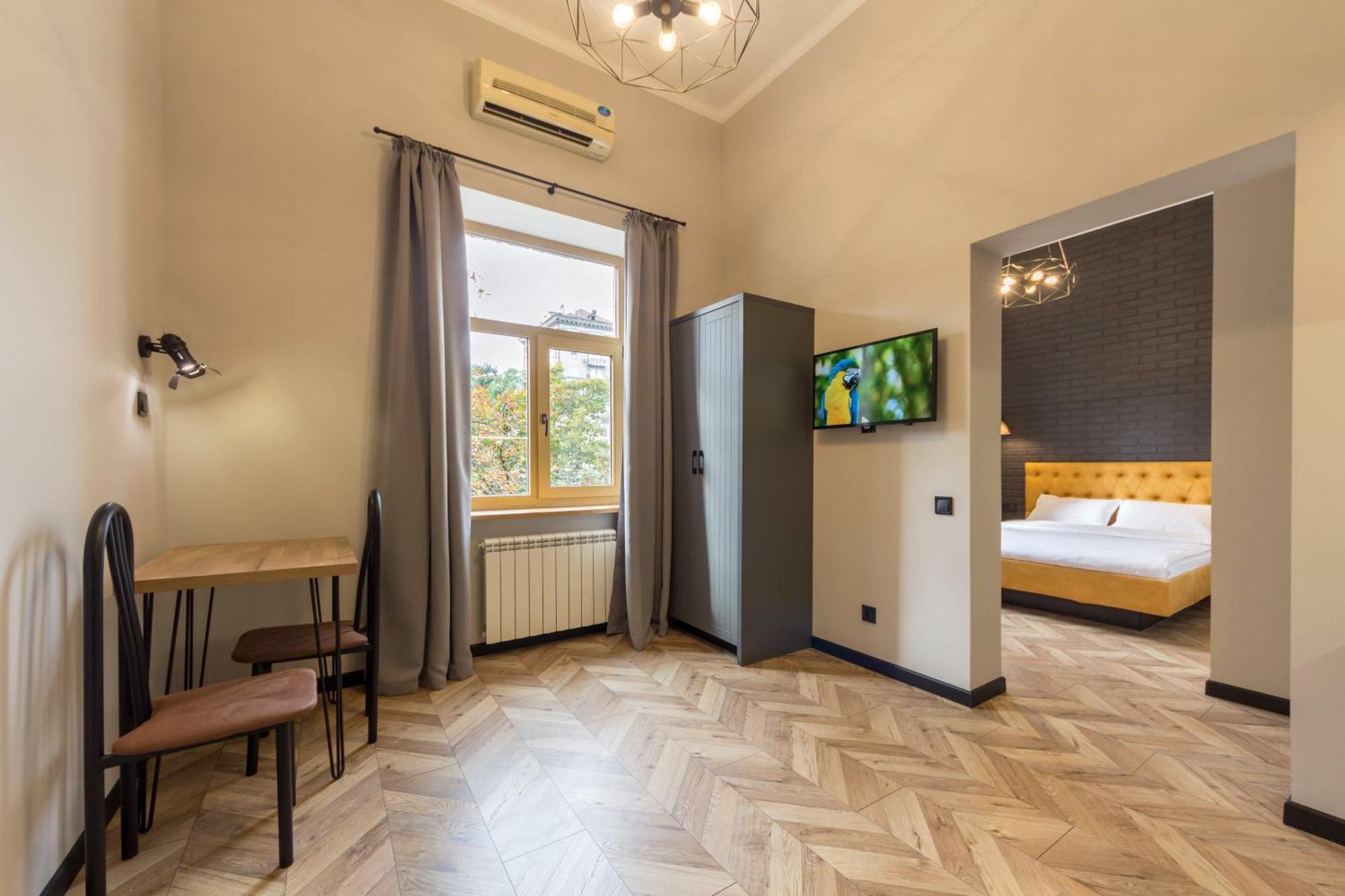 Idea Design Apart-Hotel Prorizna Киев Экстерьер фото