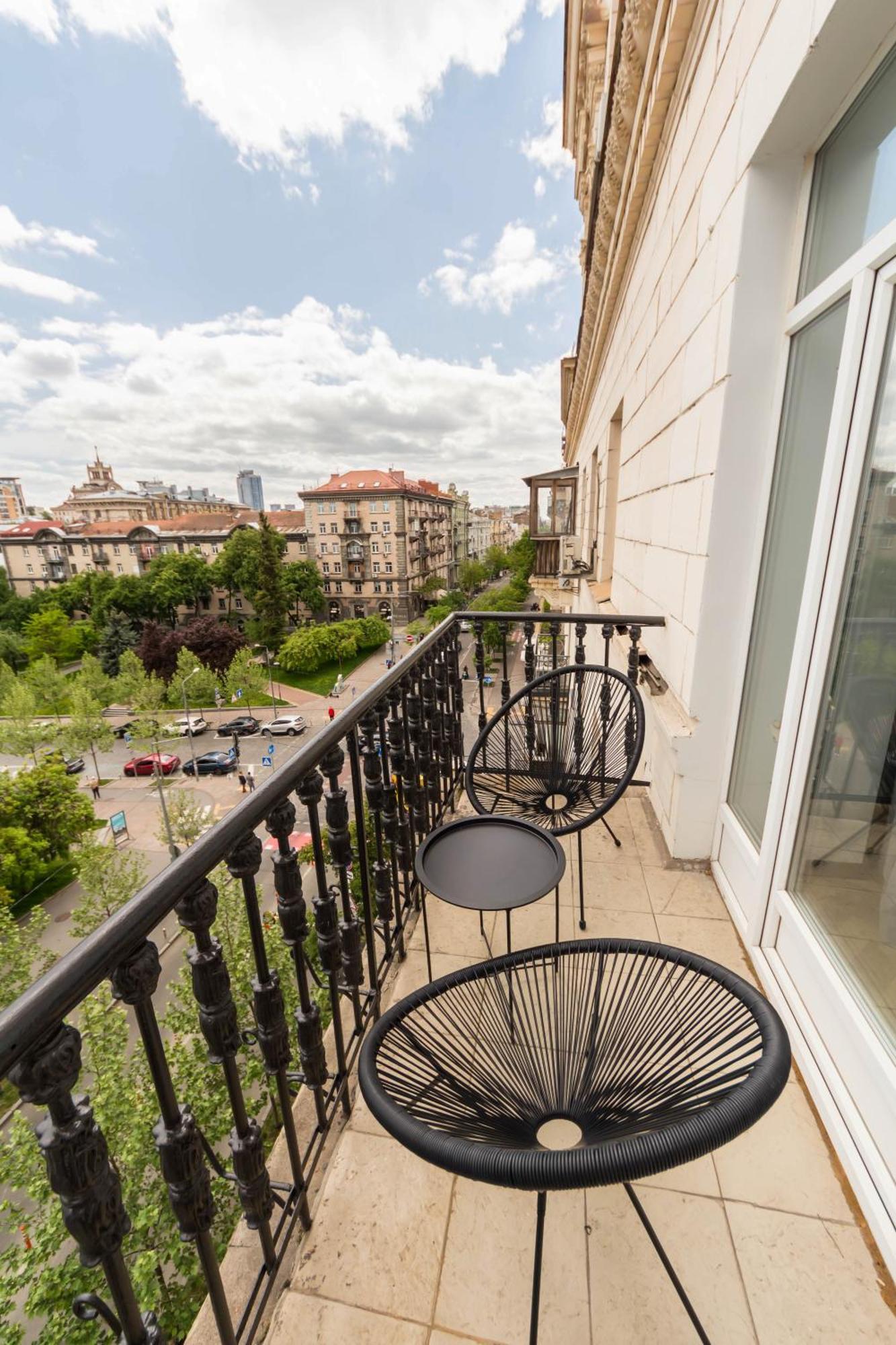 Idea Design Apart-Hotel Prorizna Киев Экстерьер фото